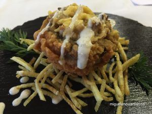 Champiñón crujiente relleno con Salsa Blanca. Casino de Almoradí