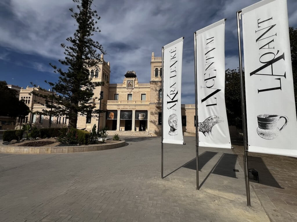 entrada museo marq alicante