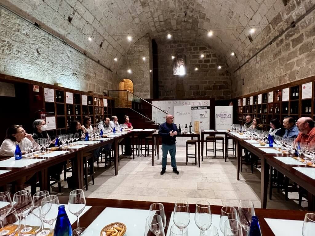 Miguel Ángel Benito en la Cata de la AEPEV en el Castillo de Peñafiel