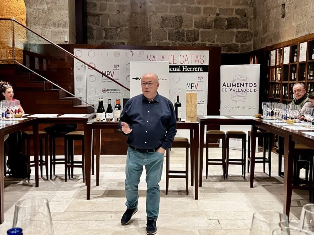 Miguel Ángel Benito en la Cata de la AEPEV en el Castillo de Peñafiel