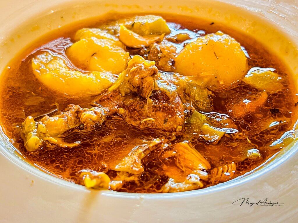 Guisado de conejo con alcachofas