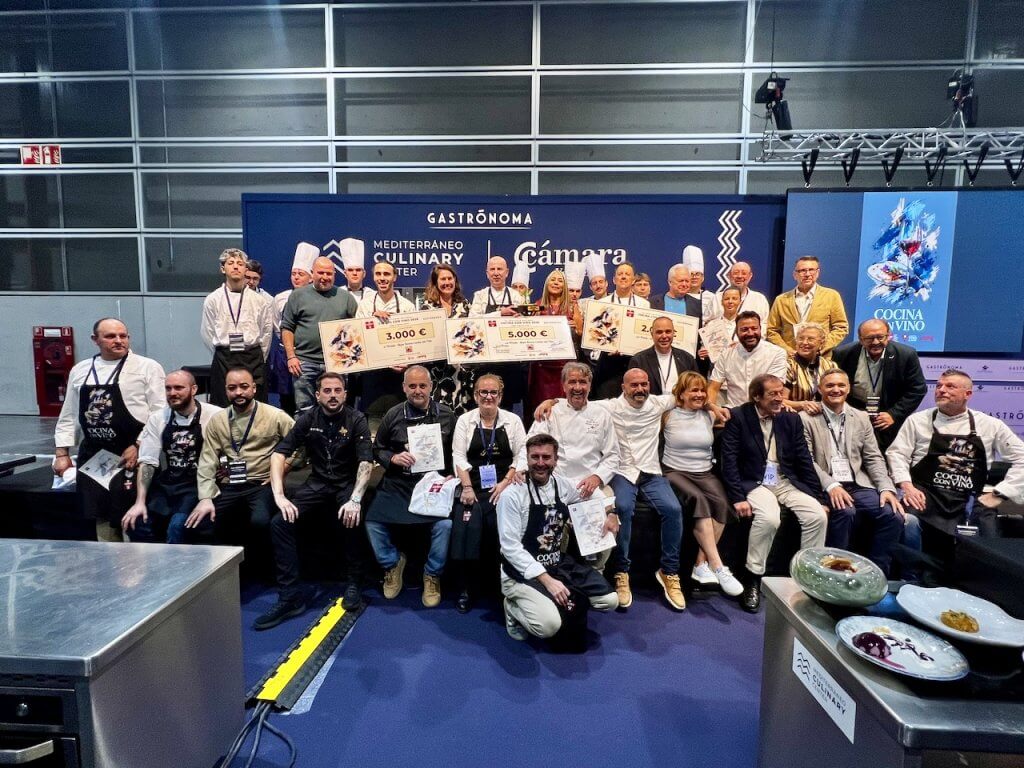 Todos los concursantes y miembros del Jurado, en el escenario de Gastrónoma.