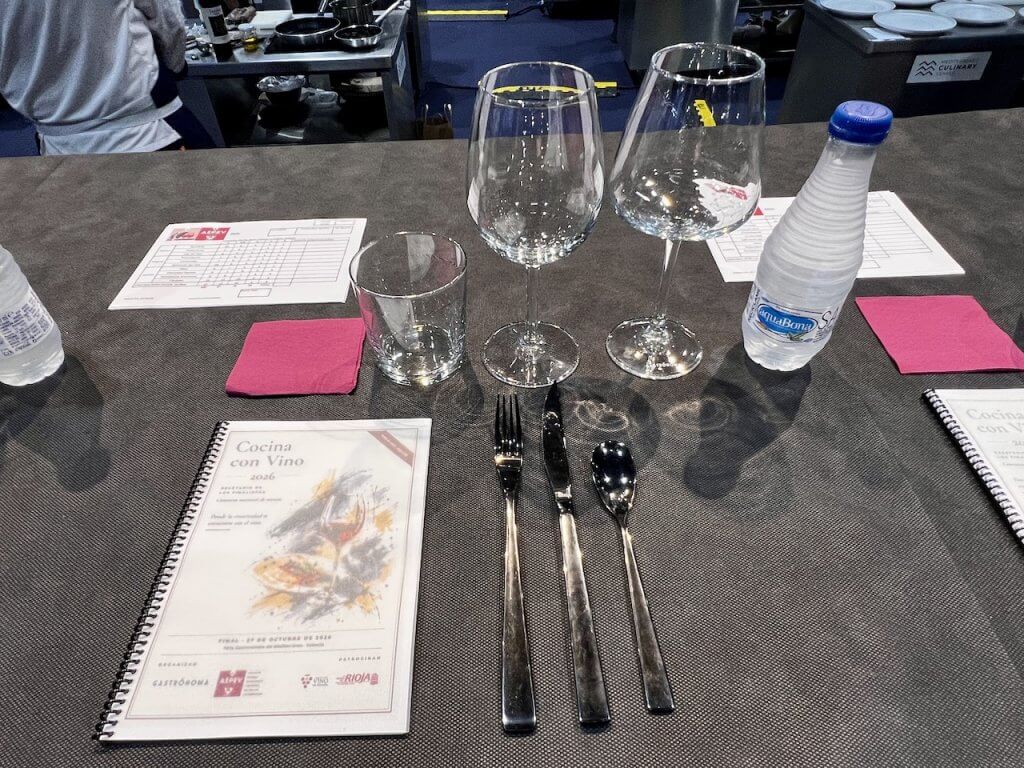 Puesto del jurado en el concurso Cocina con Vino