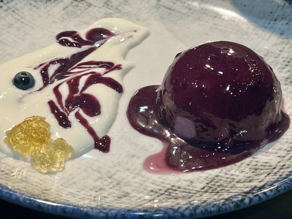 Helado de vino tinto de Valtiendas «Evolet», gelatina de blanco de Rueda y yogur de leche de oveja de Sacramenia.: la receta ganadora.
